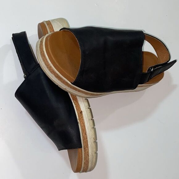 Adrienne Vittadini Sport Black and Tan Sandals Modern Design Women Size 8 - Picture 15 of 15